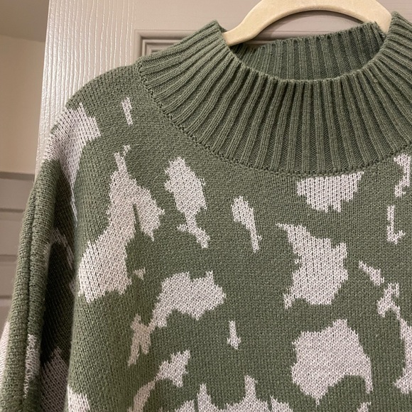 Grey & Green Colorblock Sweater - Picture 2 of 2